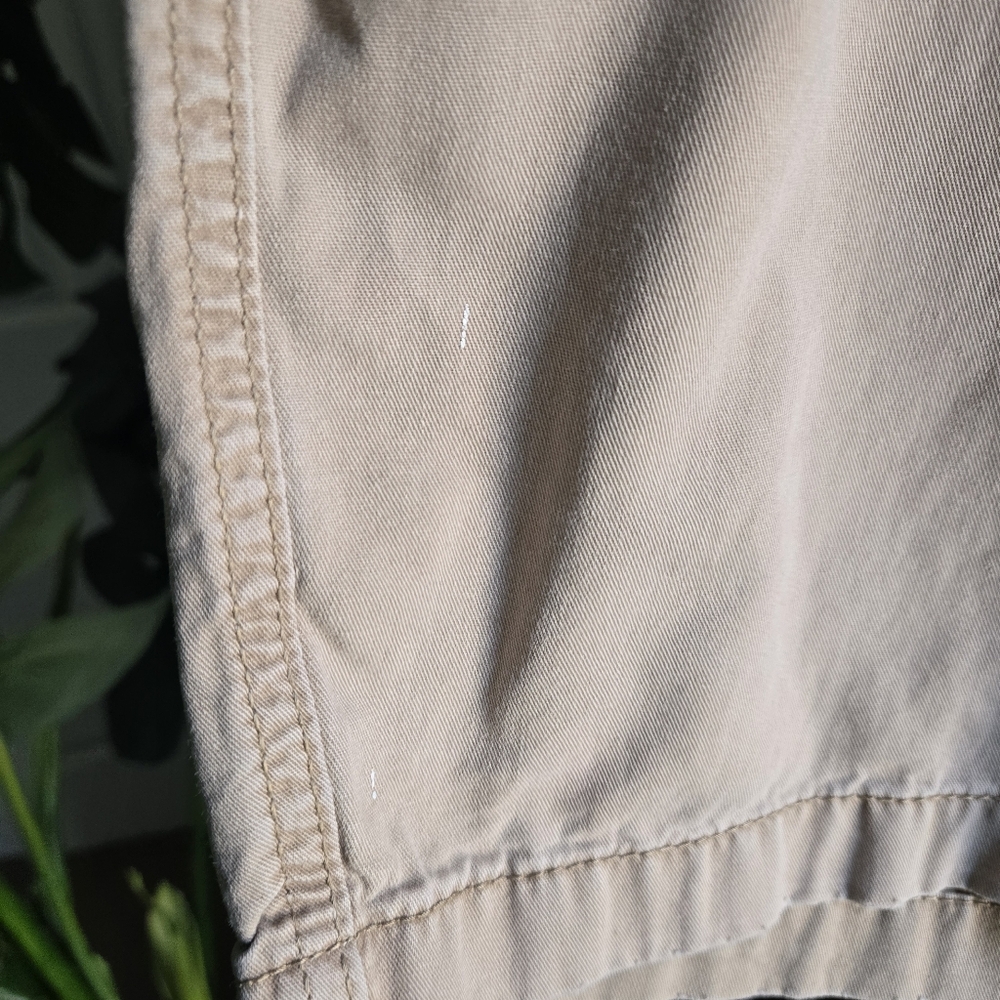 Old Navy Men's Khaki Flat Front Shorts - Picture 5 of 7